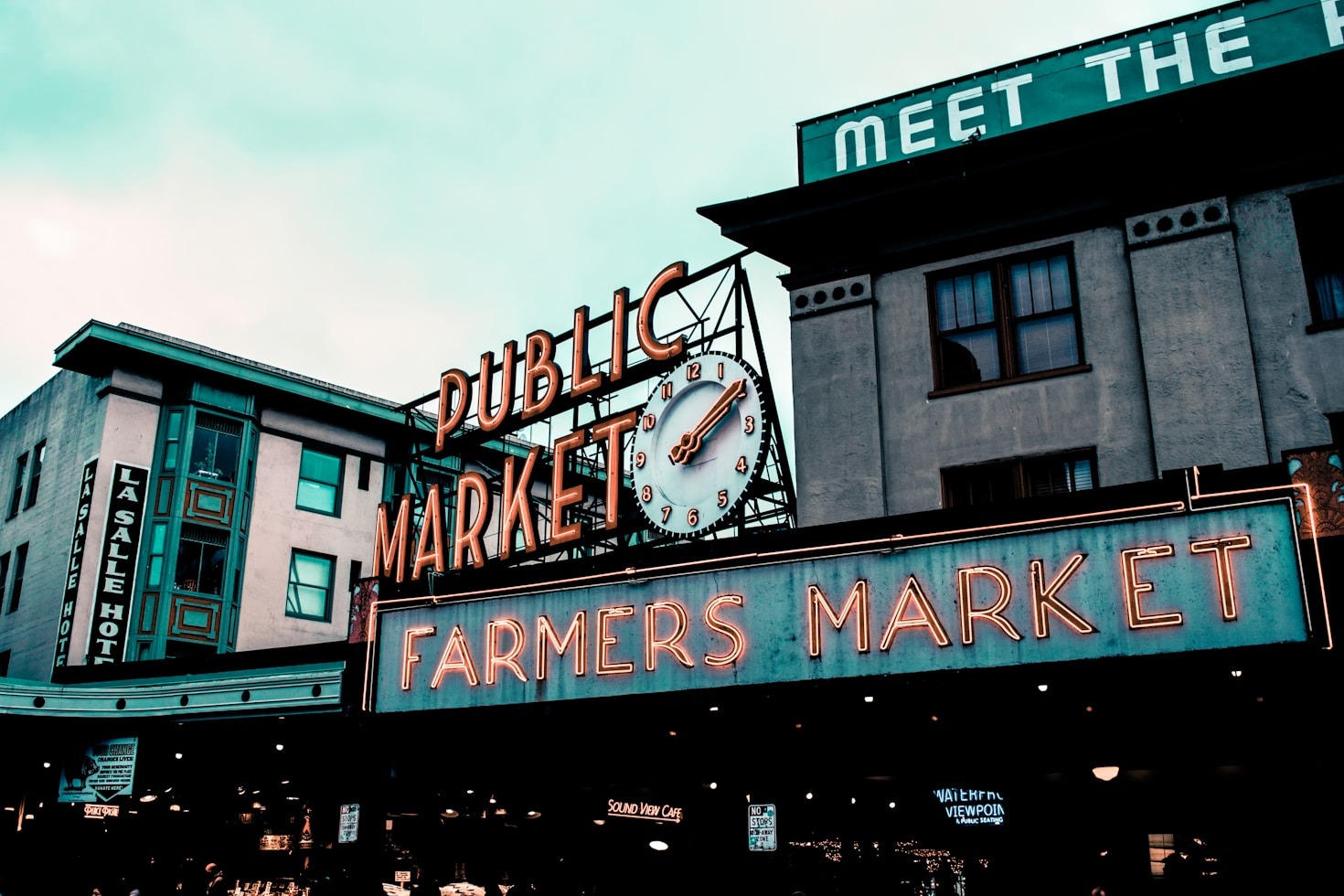 Hidden Gems and Famous Spots in Seattle